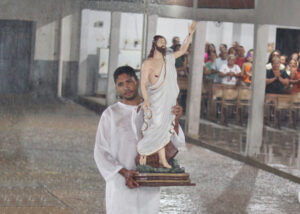 Vigília Pascal reúne fiéis em noite de fé e esperança em Inhuma